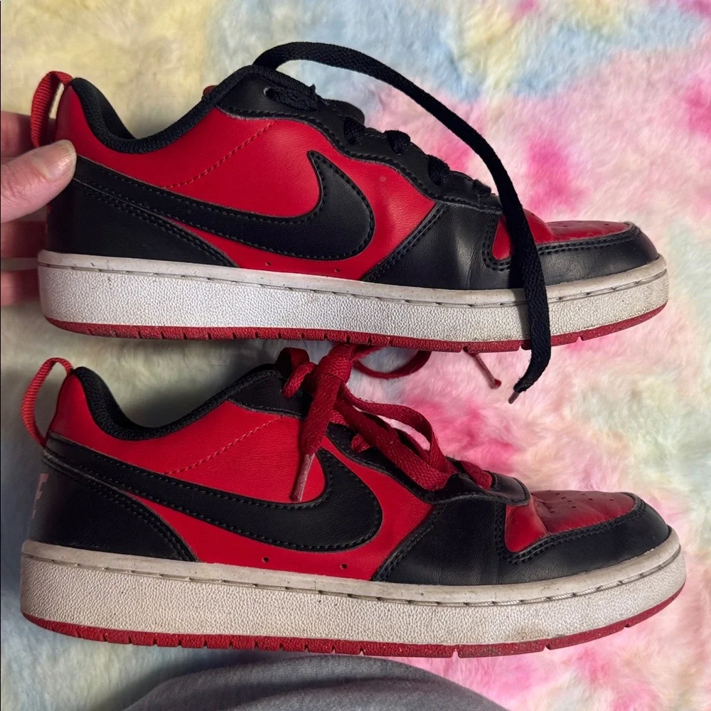 5Y Nike court borough low Black and Red Athletic Shoes